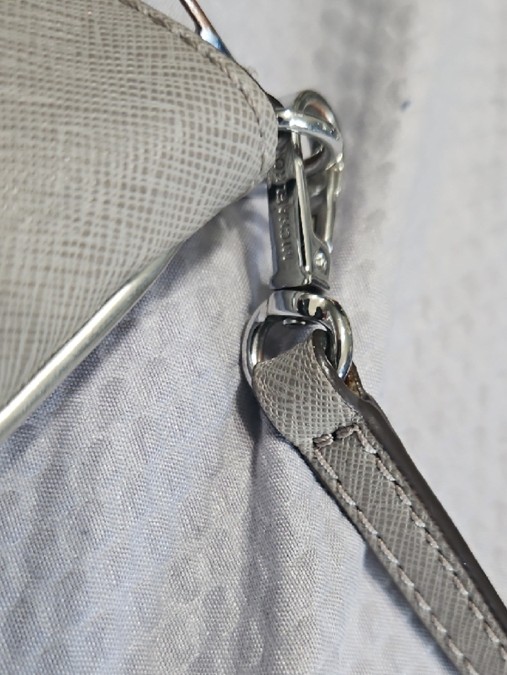 Michael Kors Jet Set Silver Crossbody Purse Clutch NWOT - Picture 8 of 16
